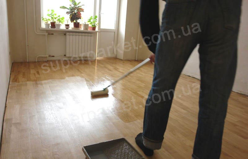 Лакування паркету